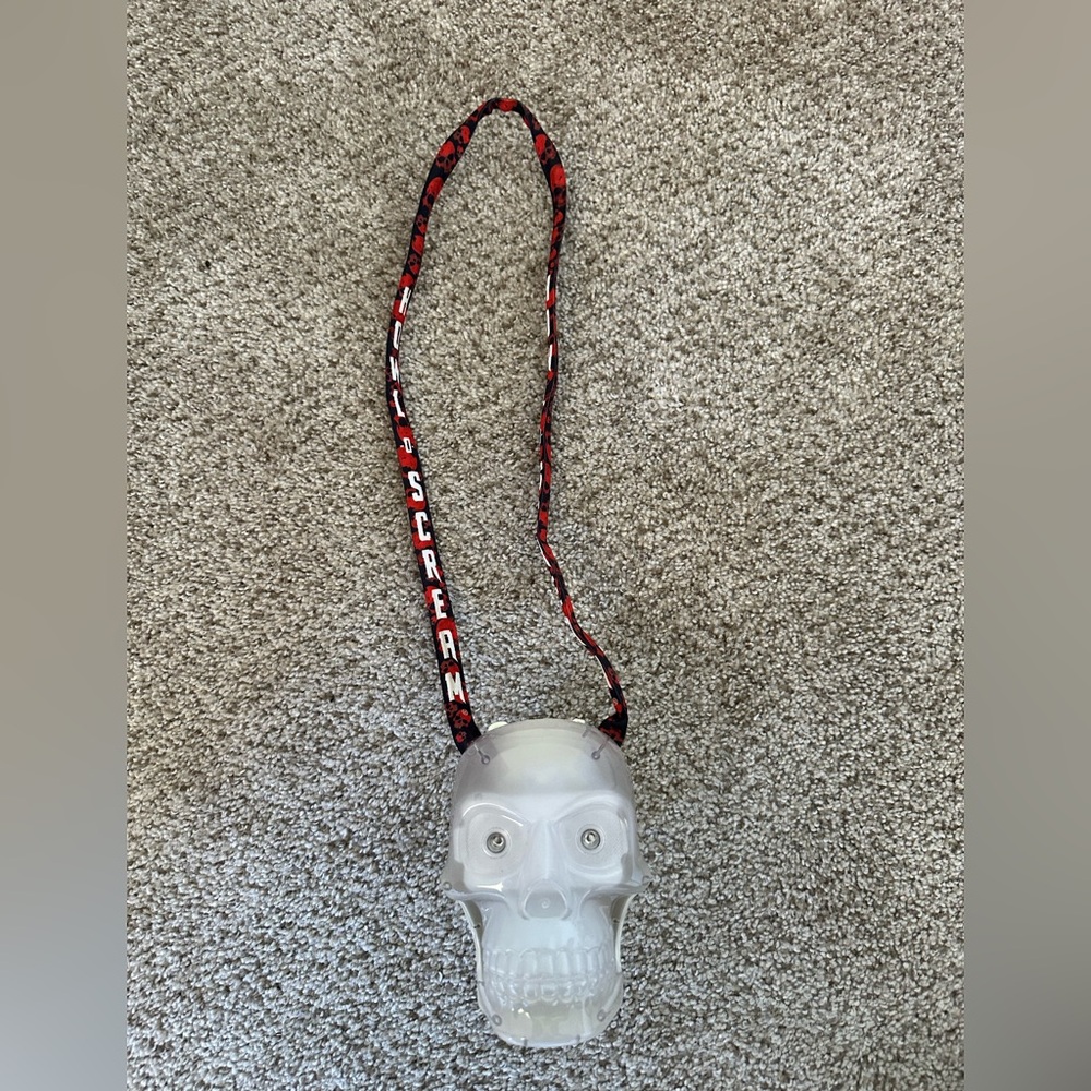 Howl-O-Scream SeaWorld Bush Gardens Interactive Skull Lanyard Lights Up